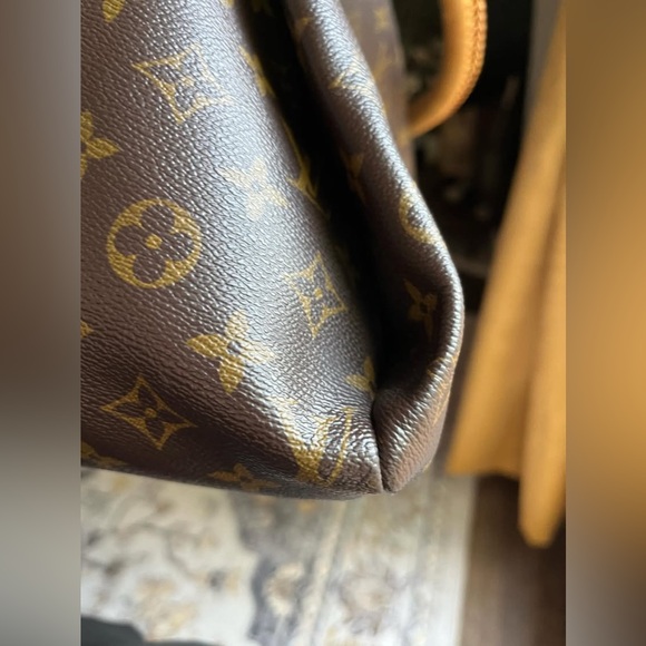 Coveted LV Monogram Artsy beautiful - Picture 16 of 16